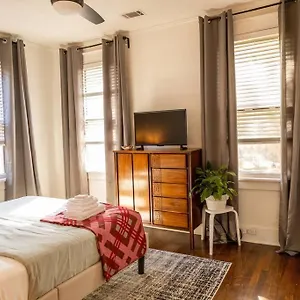 http://j-birds-bungalow-in-the-heart-of-midtown.memphishotelsnow.com