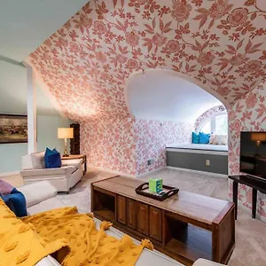 https://two-bedroom-apartment-in-historic-nulu-property.hotels-louisville.com